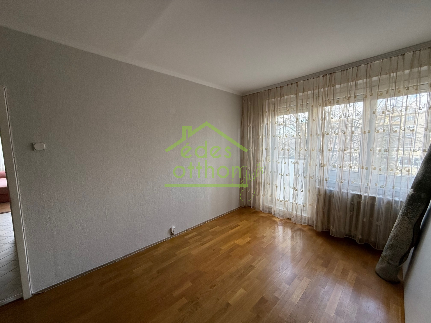 4 szobás bútorozott társasházi lakás Eladó!