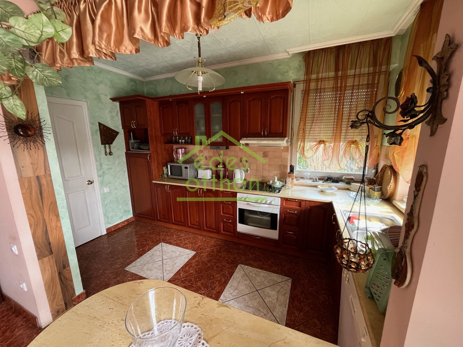 Családi ház+ garzon lakás!